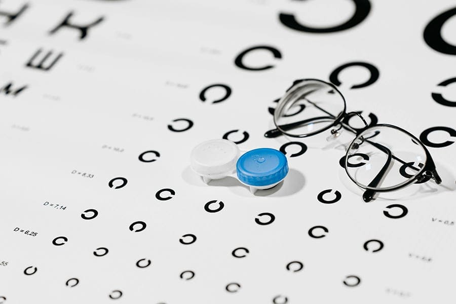 astigmatisme vision docteur serdal sanak chirurgien ophtalmologue specialiste chirurgie refractive cataracte bruxelles